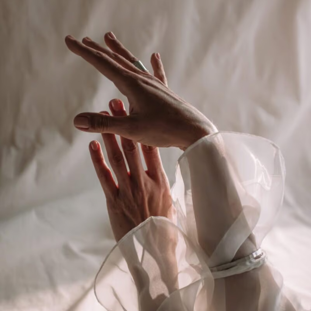 Rękawiczki nawilżające – ratunek dla suchych dłoni. Jakie wybrać?